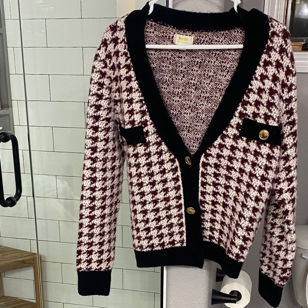 Chic Black and White Houndstooth Cardigan